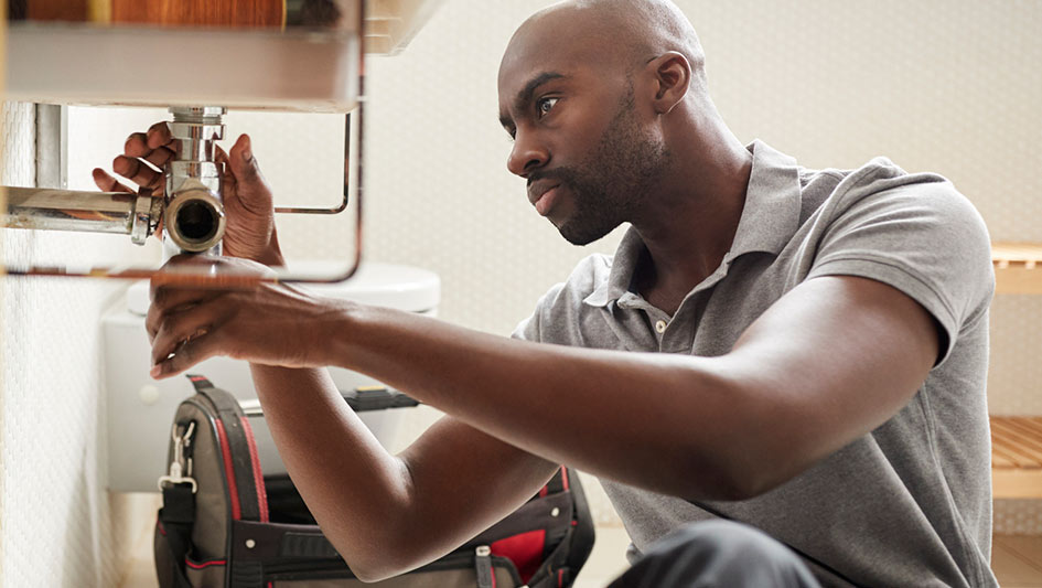 What Is the Best Time for Me to Call a Plumber for a Clogged Drain?